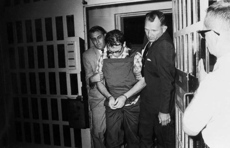 03James Earl Ray being brought into jail 03.jpg